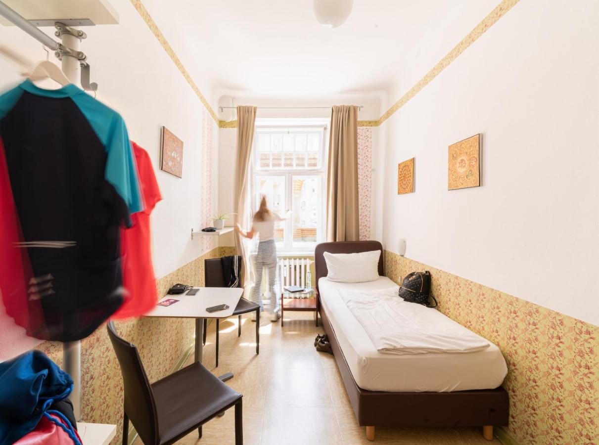 Three Little Pigs Hostel - Your Berlin Castle Экстерьер фото